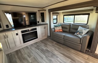 King Bed W/ King SIZE Space! FR sandpiper 3990fl