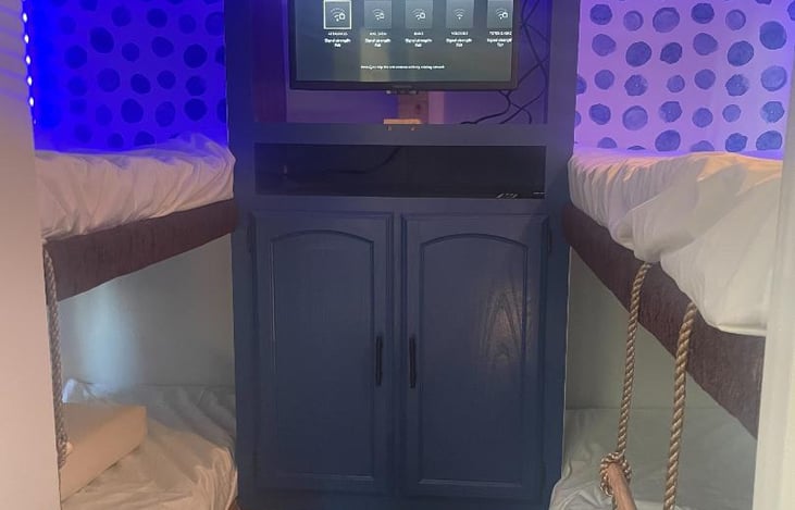 REAR DOUBLE BUNK ROOM!! WITH SMART TV