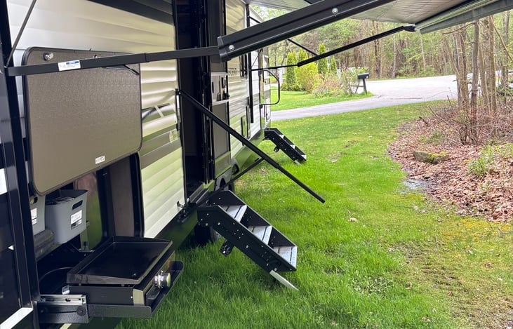 Outside fridge and griddle