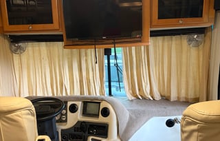 2004 Mandalay Luxury Division Mandalay Class A 43A