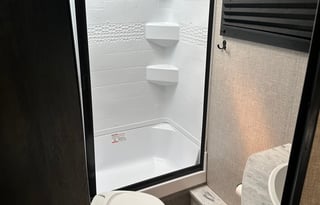 Cozy Camper for Couples & Kids | Easy to Tow!