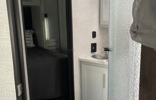 Keystone Bullet 330BHS – Sleeps 9 with 1.5 Baths