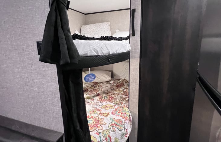 Full over full bunk beds (4 people).