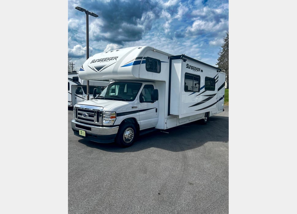 Class C Motor Home rentals in New Holland