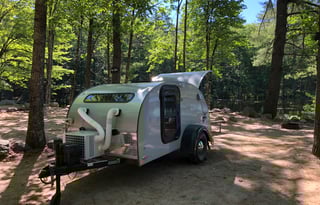 Cozy off-the-ground sleeper with kitchen