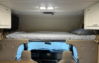 "Lucy" 2014 Thor Motor Coach Four Winds 26A