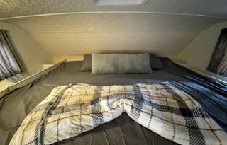 Newly Renovated RV - Minnie - Adventure Machine