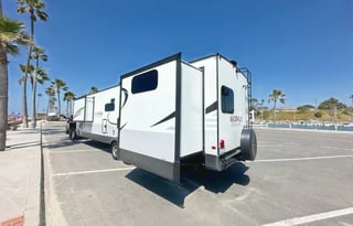 T4 - 2020 RockWood Ultralite 2910SB** Sleeps 10!!
