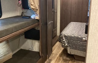Sir Sleeps-A-Lot 2019 Coachmen Mirada 35BH Bunks