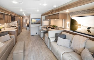 2021 Thor Motor Coach Miramar 35.2"Big Teddy"