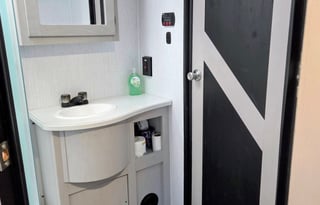 Tallahassee RV Rental | King Bed | Delivery  Setup