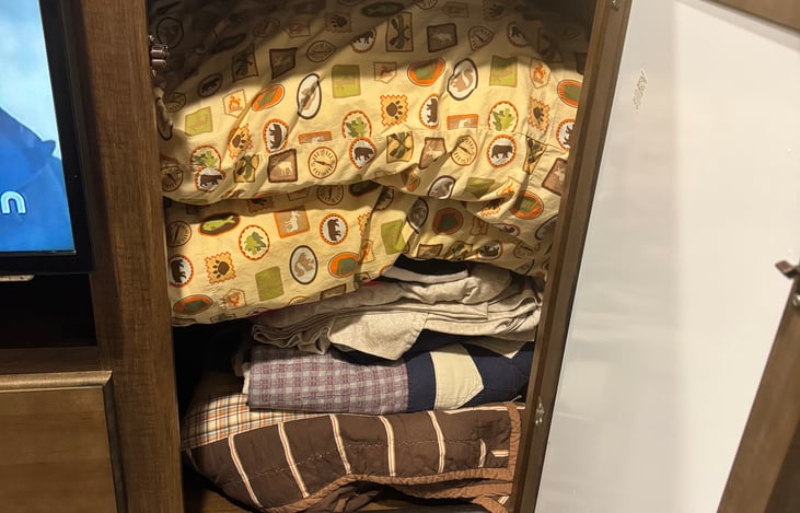 Plenty of Bunk House Linens/Blankets