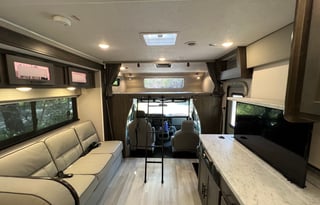 BEAUTIFUL/COMFORTABLE RV ~FULLY STOCKED ~SLEEPS 8