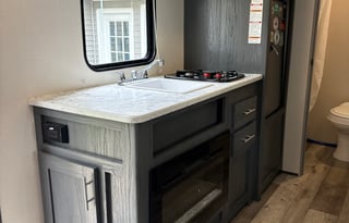 Clean Camper, pet friendly and delivery available!