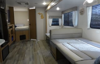 All-Inclusive Experience - 34' 2022 Avenger 27DBS