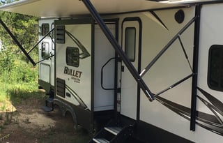 2021 Keystone Bullet 330BHS - Luxury Camping