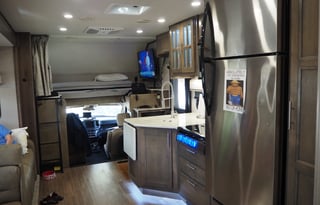 Louisiana Lady full of amenities and pet friendly