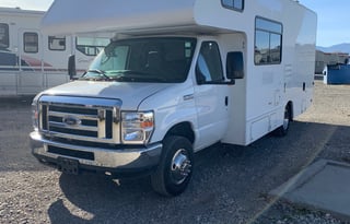 2017 Thor Motor Coach Four Winds 23A Grizzly5