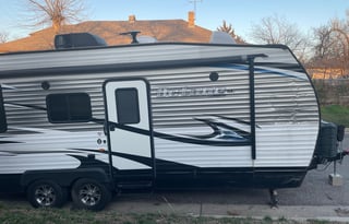 Super Light Toy Hauler, Sleeps 6, Lots of Extras!