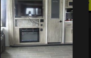 2021 ALPHA WOLF Spacious Living Room