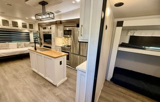 Prime Time RV Crusader 382MBH (BRFL 1686)