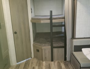 Gulf Stream RV Enlighten 27bhs