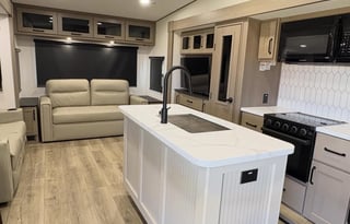 Lakeside Leisure 2026 5th Grand Design Fifth Wheel