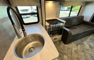 32*NEW 2023* Luxury SUNSEEKER 10 Sleeper w Bunks!