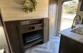 Great Family Getaway w/ Bunks (DELIVERY ONLY!)