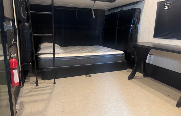 Queen Size Pillow Top Mattress & Box Spring