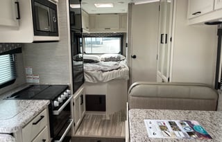 2022 Thor Motor Coach Freedom Elite 22hes