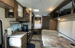 DESERT ROSE | Easy-to-Drive Class C | Sleeps 5