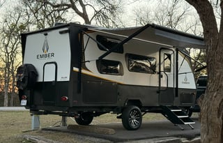Off-Grid Camper | Starlink | Solar | Sleeps 5