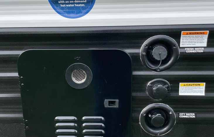 Easy utility hookups! Hook up a water hose for a campground OR fill up the freshwater tank if you are going somewhere without water hookups. 

Unit also has a black tank flush system.