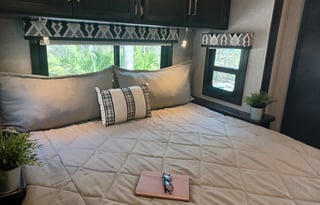 T2022 Entegra Coach Vision 27A - EASY TO DRIVE!