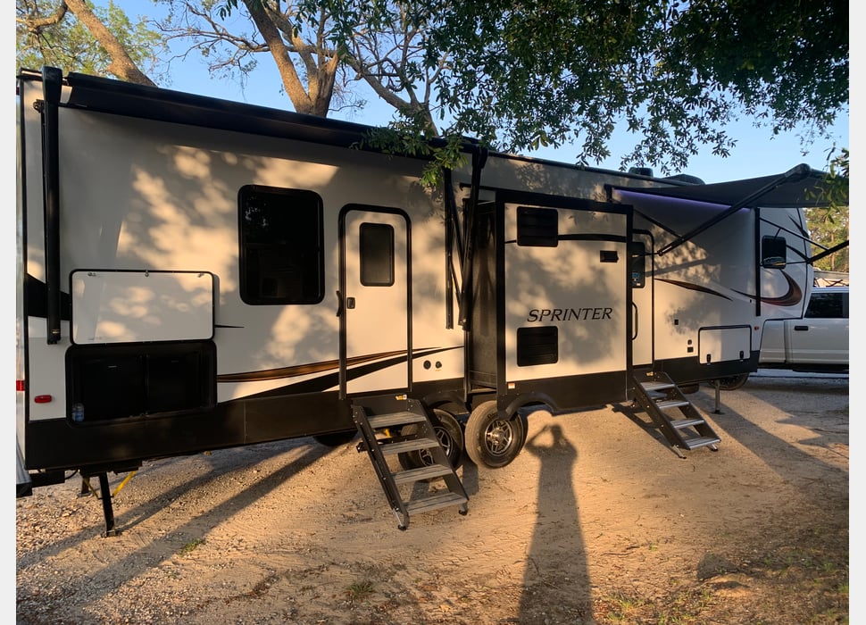 Fifth Wheel rentals in Sunset