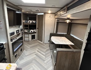 Forest River RV Wildwood Heritage Glen Hyper-Lyte 23BHHL