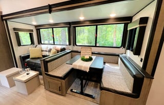 The Perfect Glamping Getaway! 3bds, TWO bathrooms!