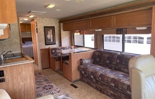 Winnebago Vista - Fully Stocked and clean!