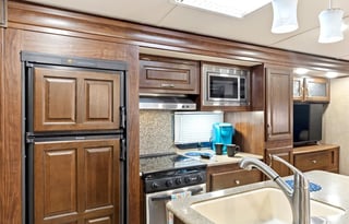 Very nice 2017 Palomino SolAire, sleeps 4 adults +