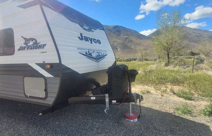 SOLAR AND BATTERY 
GERNERATOR AVALABLE 
OUTDOOR SHOWER