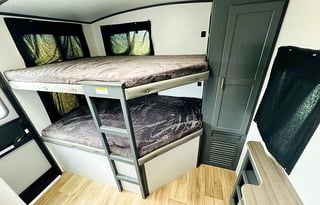 Modern & Cozy Keystone Bullet Bunkhouse, Sleeps 8!