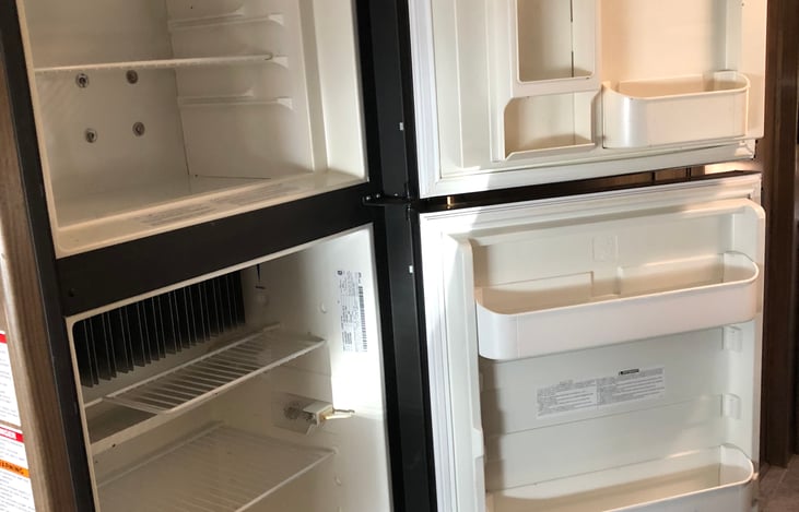 large 6 cubic foot refrigerator/freezer