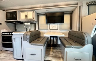 Luxury Bunkhouse Sleeps 10 Solar Wifi 2 A/C + More