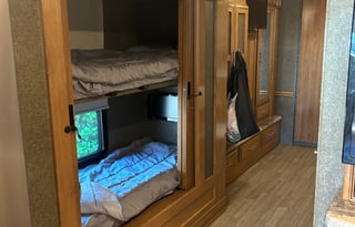 Luxury Family Bunkhouse -Sleeps 10-Fully Stocked