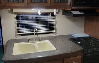 MoJo's 2018 Coachmen Freedom Express 29SE Sleeps 9