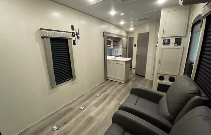 Amazing high ceilings and great lighting.