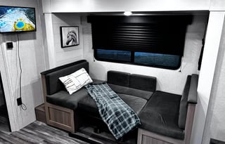 Desert Rent A Hive –2026 Clean Jayco w/ Bunks