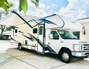 Winnebago Outlook 31N
