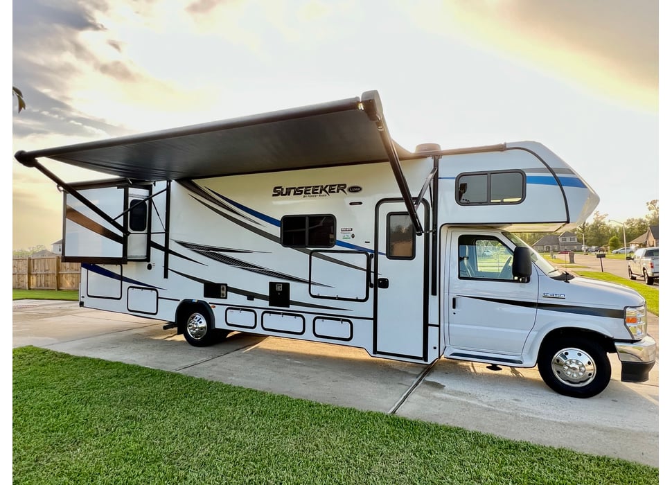Class C Motor Home rentals in Westwego